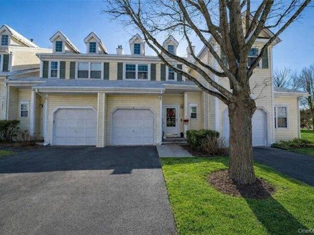 Condo for sale in Smithtown, New York