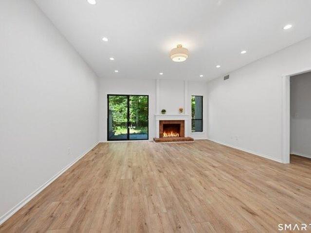Condo for sale in Southbury, Naugatuck Valley Planning Region