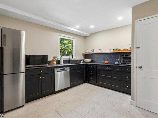 House for sale in Springfield, New Jersey