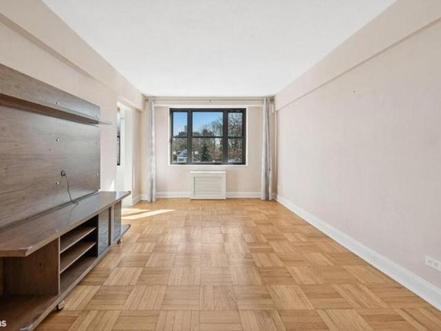 Apartment for sale in The Bronx, Arverne