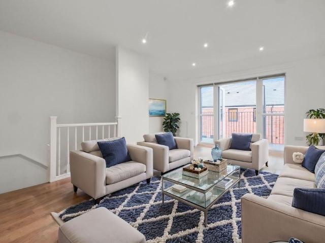 House for rent in The Image, Pouchen End