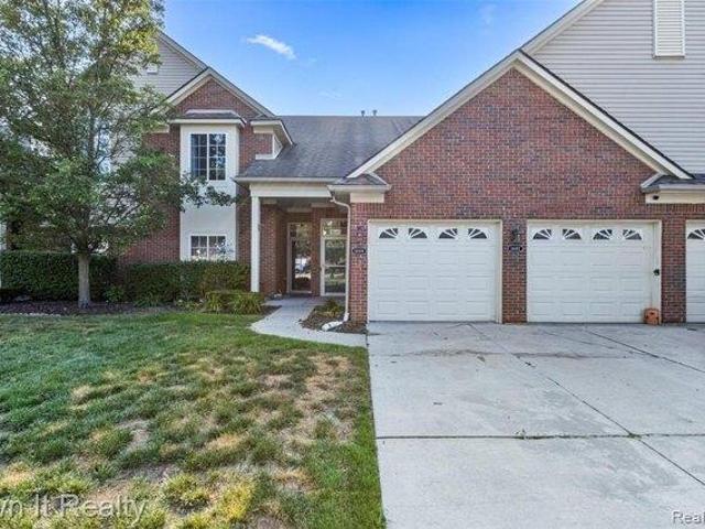 Condo for sale in Sterling Heights