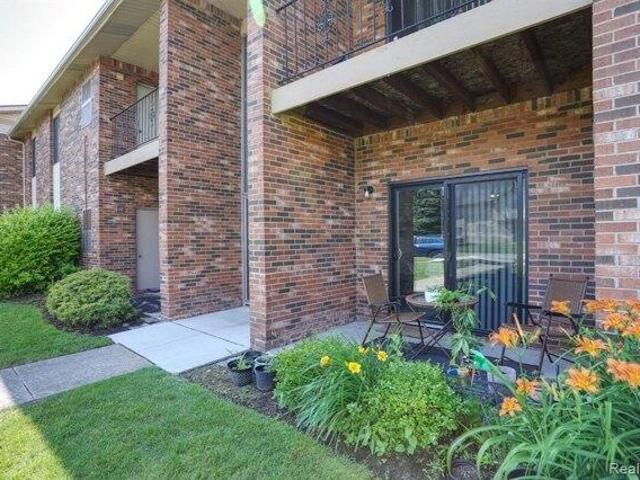 Condo for sale in Sterling Heights