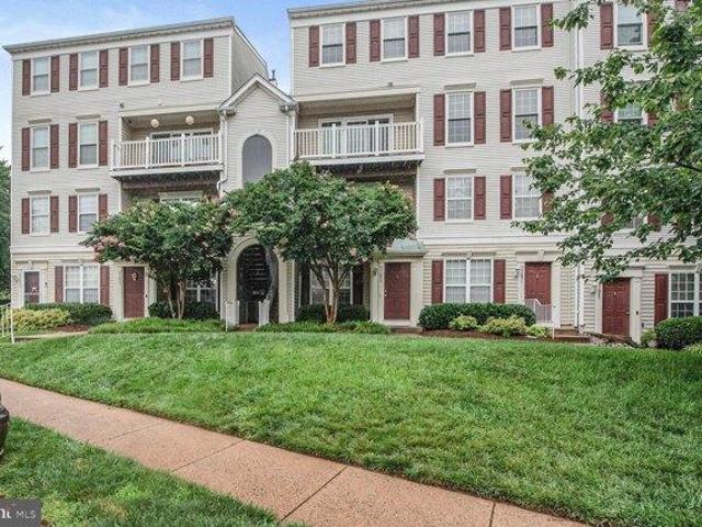 Condo for sale in Sterling