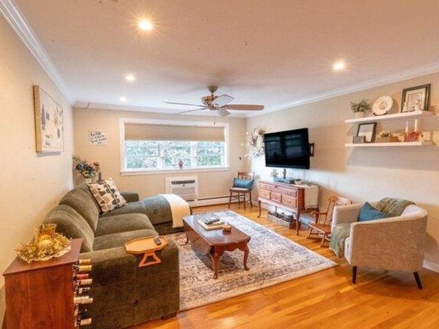 Condo for sale in Farm Hill, Stoneham