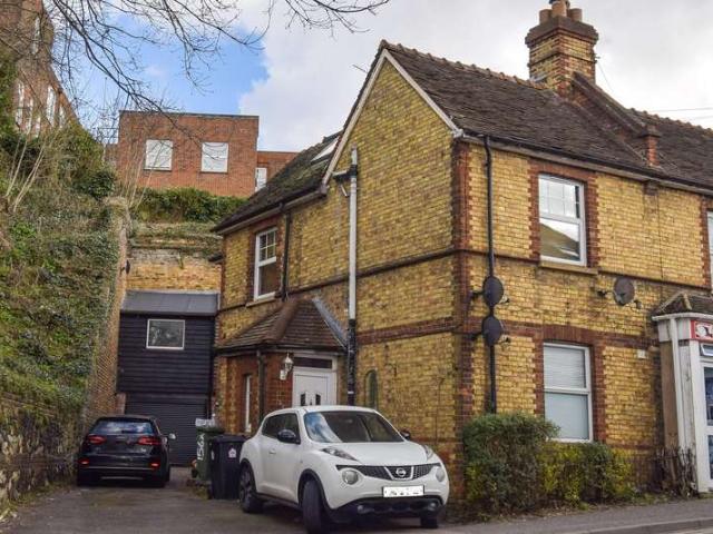 Studio for sale in Sevenoaks, The Butts