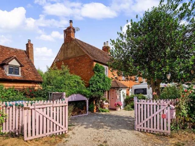 Studio for sale in Oakley
