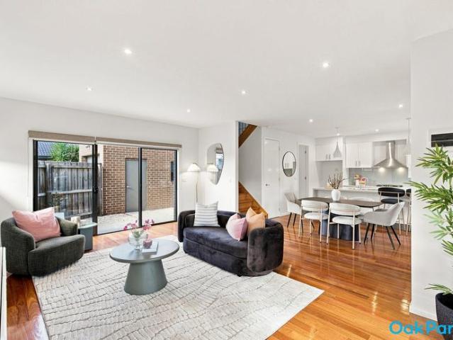 Townhouse for rent in Glenroy, Melbourne