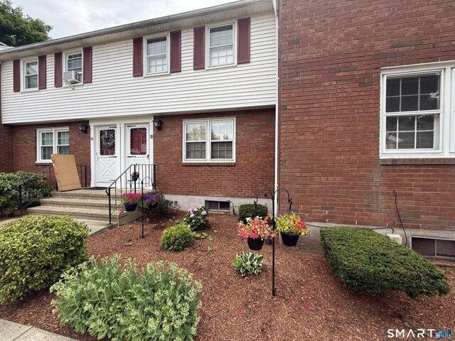 House for sale in Suffield, Connecticut