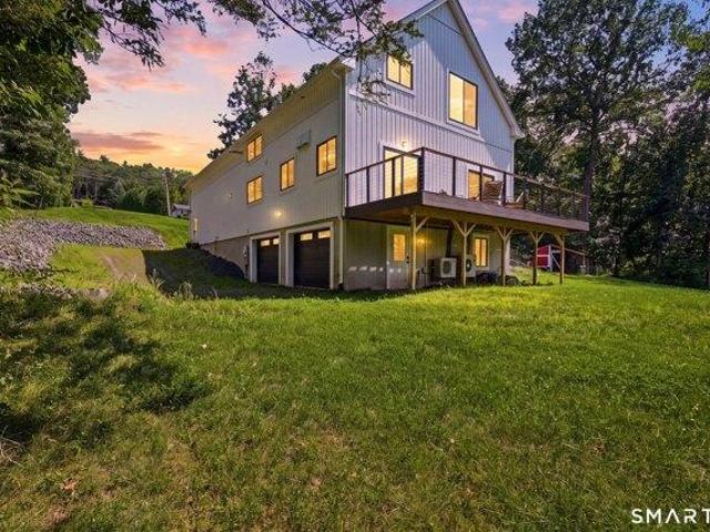 House for sale in Suffield, Connecticut