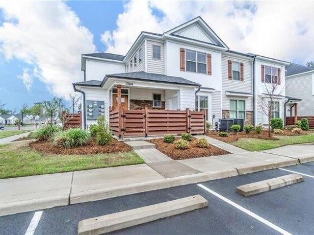 Condo for sale in Suffolk