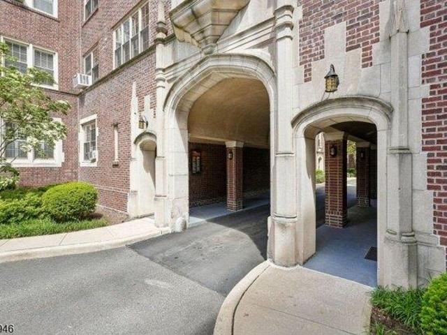 Condo for sale in Summit, New Jersey