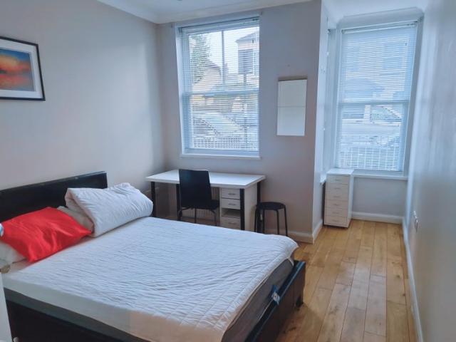 Apartment for rent in Southfields, Greater London