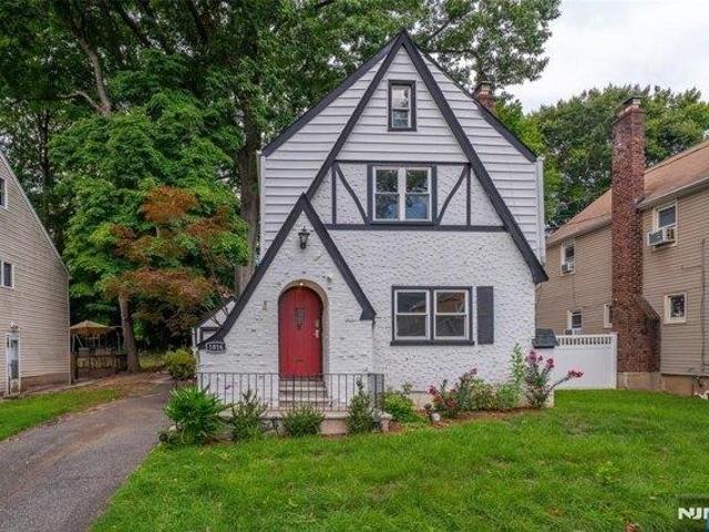 House for sale in Queen Anne Park, Teaneck Township