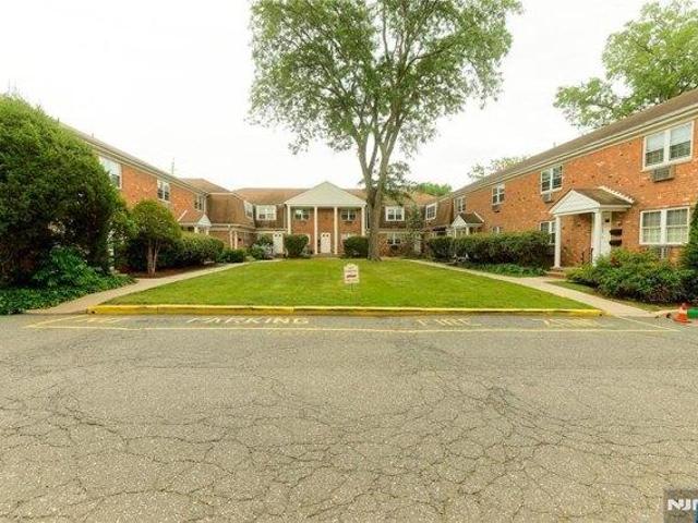 Condo for sale in Teaneck Township, Bergen County