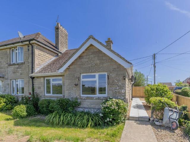 Bungalow for sale in Crudwell