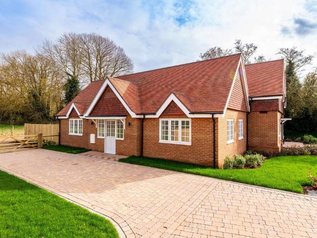Bungalow for sale in Midway, Kent