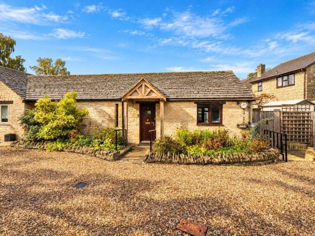 Bungalow for sale in Andoversford, Cotswold