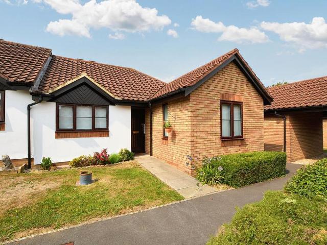 Bungalow for sale in Bridgefield, Kent