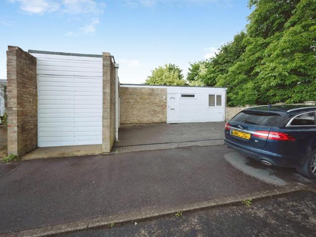 Bungalow for sale in Leighton-Linslade, Leighton Buzzard