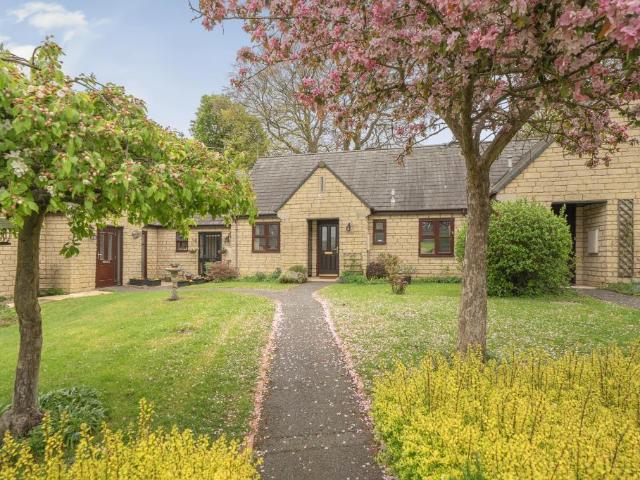 Bungalow for sale in Chipping Norton, Black Bourton