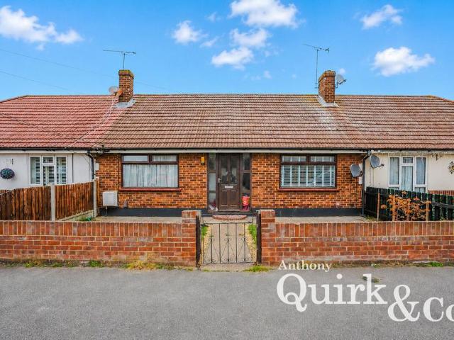 Bungalow for sale in Winter Gardens, Essex
