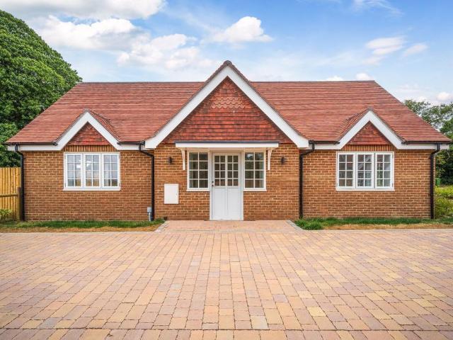 Bungalow for sale in Midway, Kent
