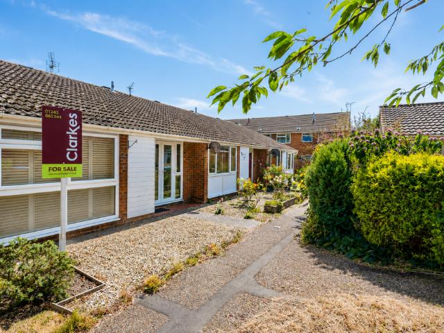 Bungalow for sale in Bersted, Clapham