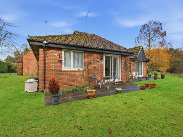 Bungalow for sale in Frogmore, Five Acres