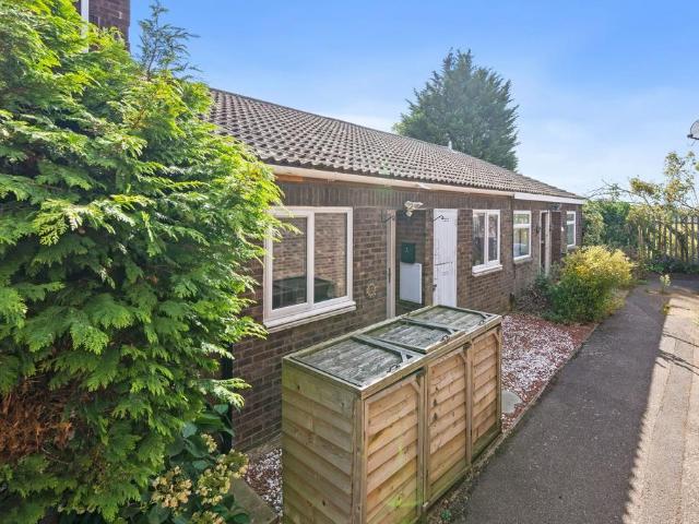 Bungalow for sale in Leisure Village, Kettering