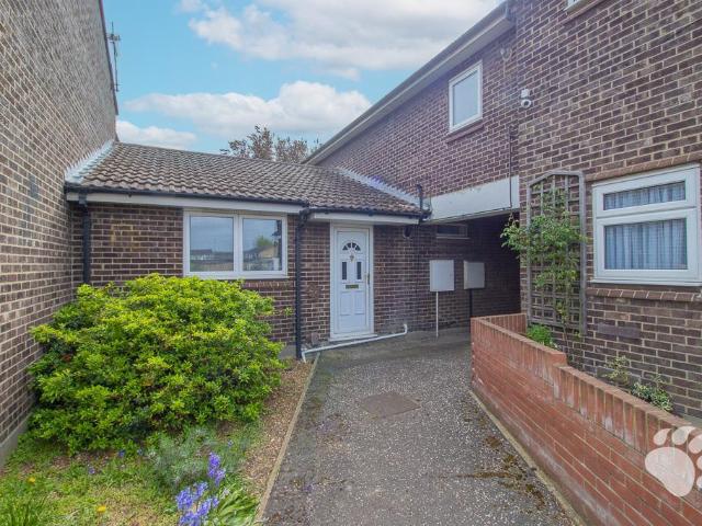 Bungalow for sale in Bowers Gifford, Basildon