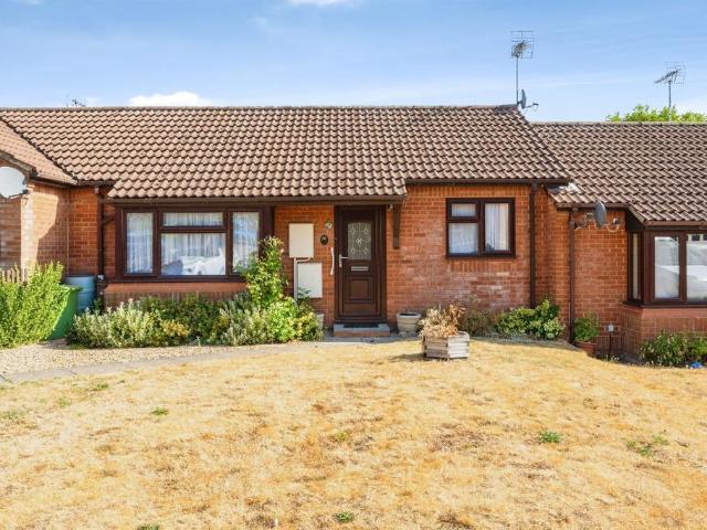 Bungalow for sale in Leighton-Linslade, Linslade