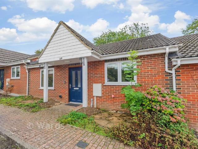 Bungalow for sale in Longfield and New Barn, Monks Orchard
