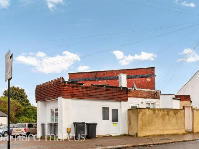 Bungalow for sale in London Borough of Croydon, Norbury