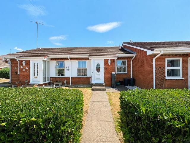 Bungalow for sale in Bengeworth, Crookhill