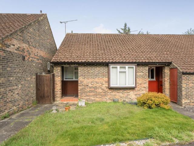 Bungalow for sale in Ashtead Park, Pachesham Park