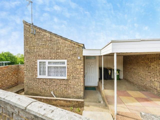 Bungalow for sale in Leighton-Linslade, Linslade