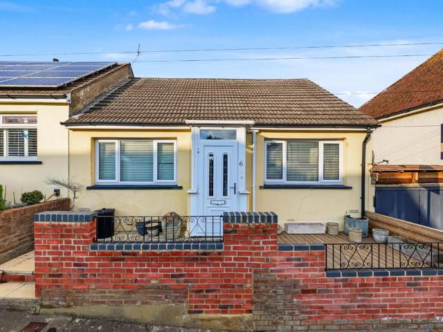 Bungalow for sale in Snodhurst, Chatham