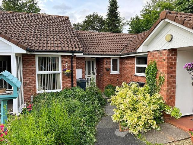 Bungalow for rent in Forthampton, Worcestershire