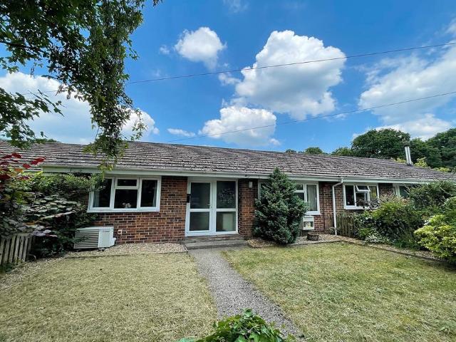 Bungalow for rent in Ashurst Bridge, Hampshire