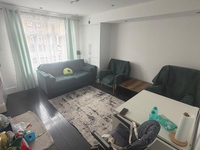 Bungalow for rent in Greater London