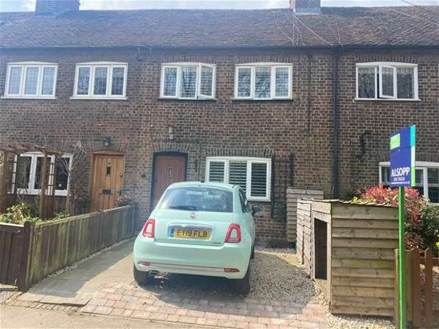 Cottage for sale in Hatching Green, Five Acres