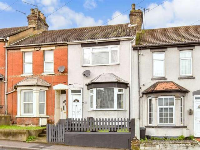 Cottage for sale in Strood
