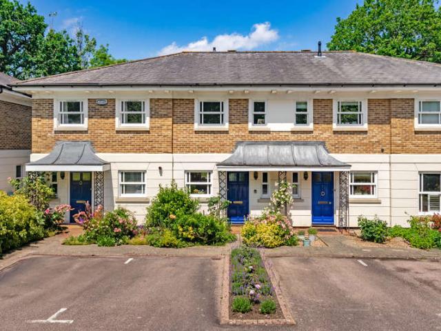 Cottage for sale in Broadwater Down, Sandown Park