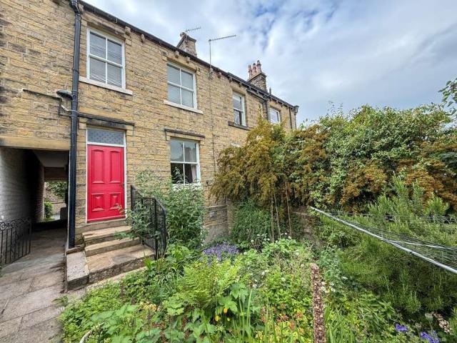 Terraced House for sale in Holmfirth, Honley