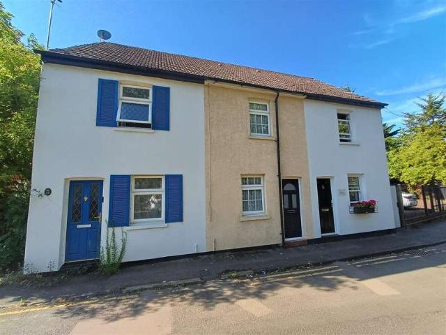 Terraced House for sale in Slough, Colnbrook