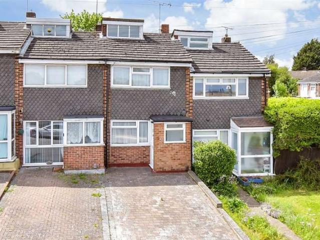 Cottage for sale in Strood