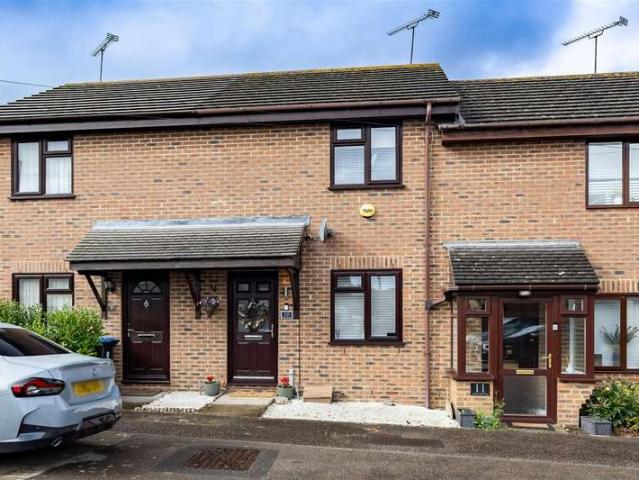 Cottage for sale in Lambourne, Epping