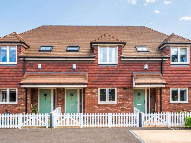 Cottage for sale in Hillview, Surrey