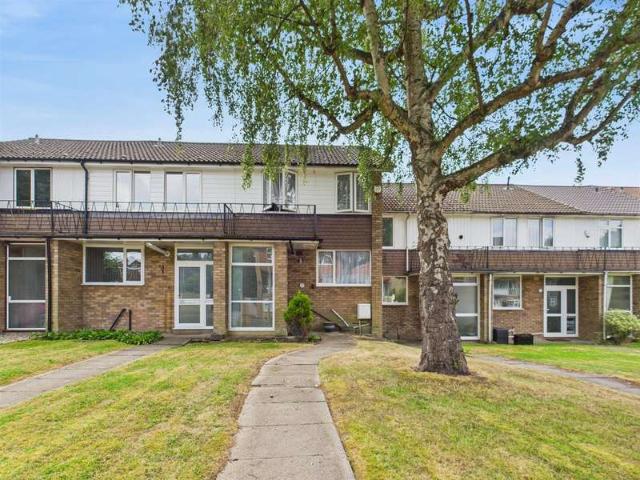 Terraced House for sale in Uxbridge, Ickenham
